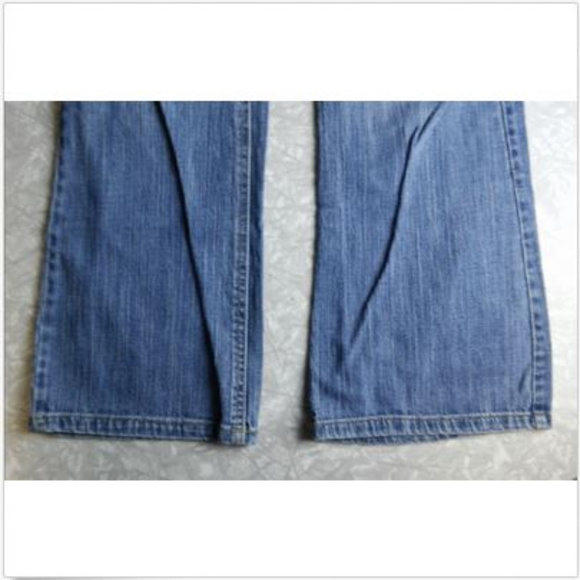 Old Navy Maternity Bootcut Jeans, Medium Wash - Picture 4 of 8
